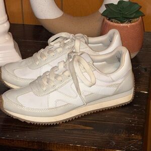 Universal Thread White Casual Sneakers